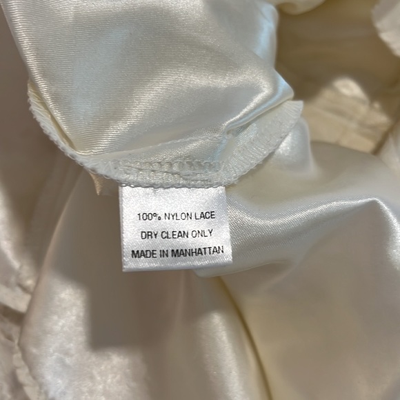 Lace Mini skirt. Alexis - Picture 6 of 6